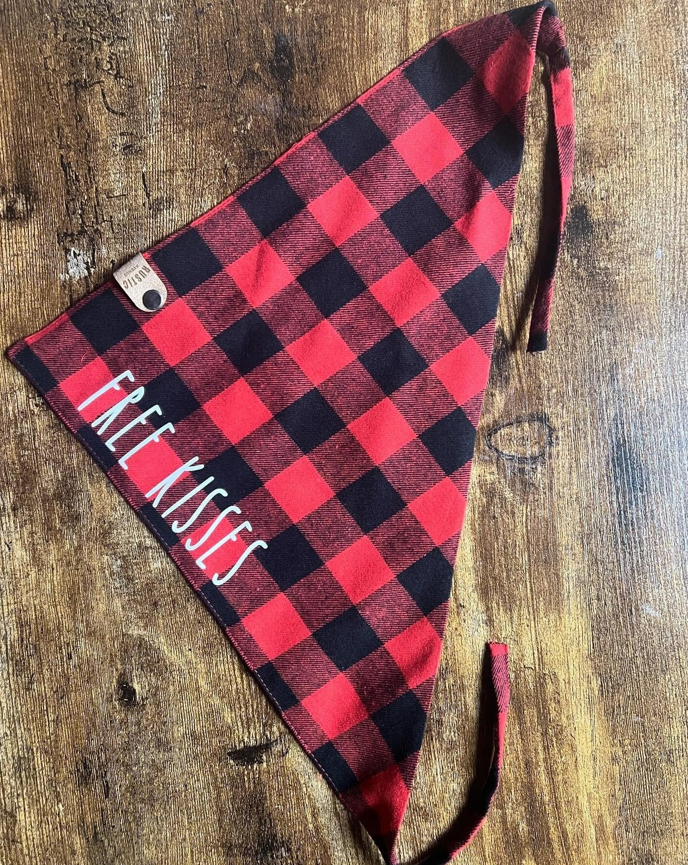 FREE KISSES | DOG BANDANA